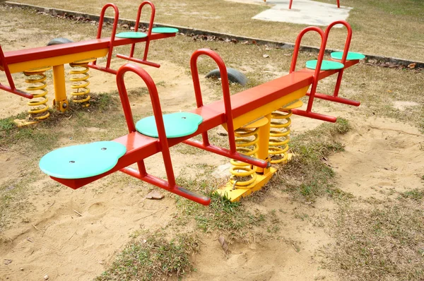 Parque infantil en parque — Foto de Stock