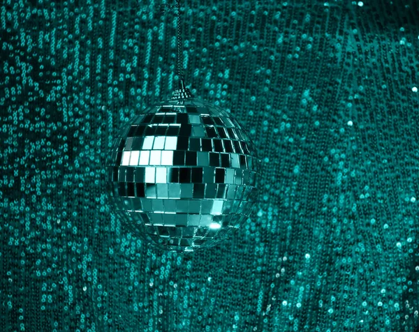 Disco ball luksusowe zielone tło z musujące bokeh. Szablon kreatywny projekt wakacyjny, Nowy rok, Boże Narodzenie, impreza — Zdjęcie stockowe