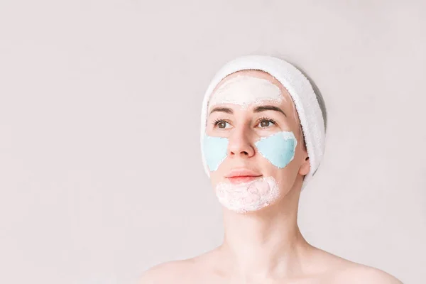 Portrait of beautiful woman with cleansing scrub peeling mask for the face. Rejuvenation cosmetology moisturizing beauty — Stock Photo, Image