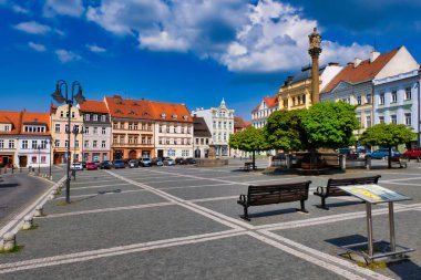 Ceska Lipa, Çek Cumhuriyeti - 8 Mayıs 2022: T. G. Masaryk Meydanı, Kutsal Üçlemenin Veba Sütunu