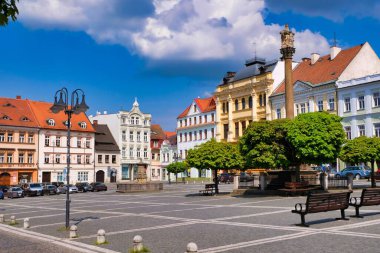 Ceska Lipa, Çek Cumhuriyeti - 8 Mayıs 2022: T. G. Masaryk Meydanı, Kutsal Üçlemenin Veba Sütunu