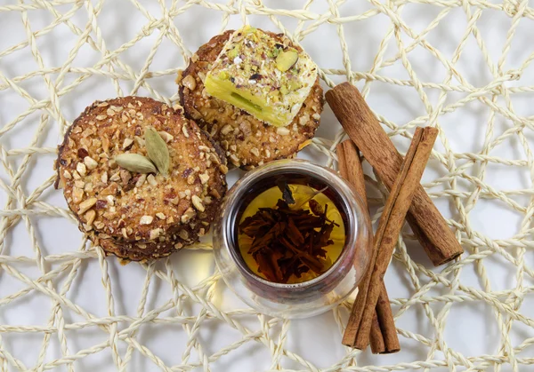 Cookies med kanelstänger — Stockfoto