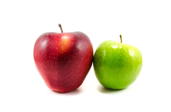 分離した赤と緑のりんご — ストック写真