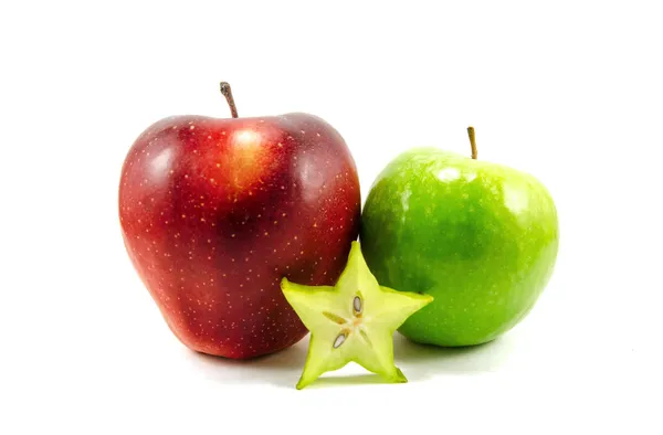 Manzanas con carambola aisladas en blanco — Foto de Stock