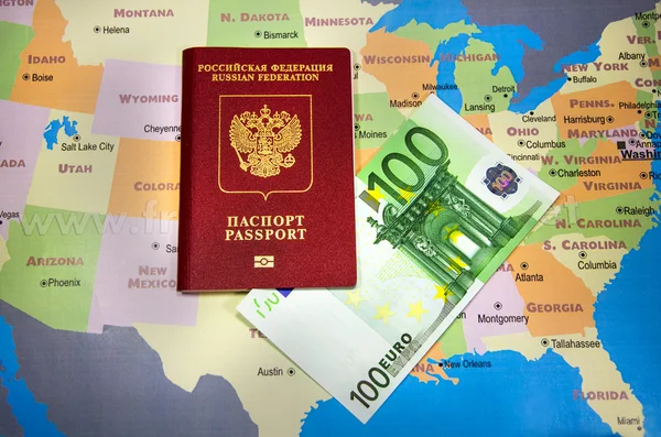 Pass med euron bill på kartan — Stockfoto