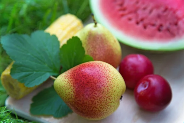 Peras con otras frutas — Foto de Stock