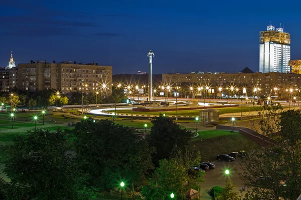 Plaza por la noche —  Fotos de Stock