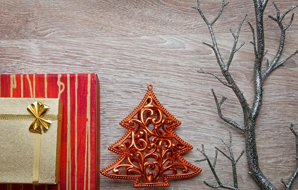 Silvestrovské a Vánoční dekorace Dárková krabice — Stock fotografie