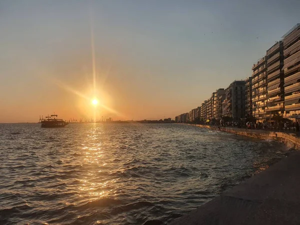 Pôr Sol Colorido Sobre Cidade Thessaloniki Verão Grécia Conceito Viagem — Fotografia de Stock