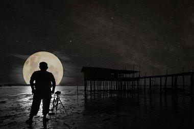 fotoğrafçı ve ay