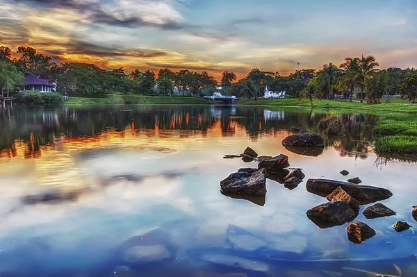 Lake Park Inside University Technology Malaysia in Sunset — Stock Photo, Image