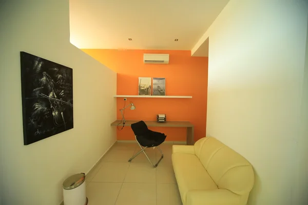 modern ve sade bir ev iç