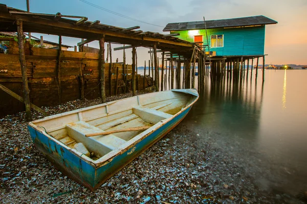 Casa de agua de pescador al atardecer — Foto de Stock