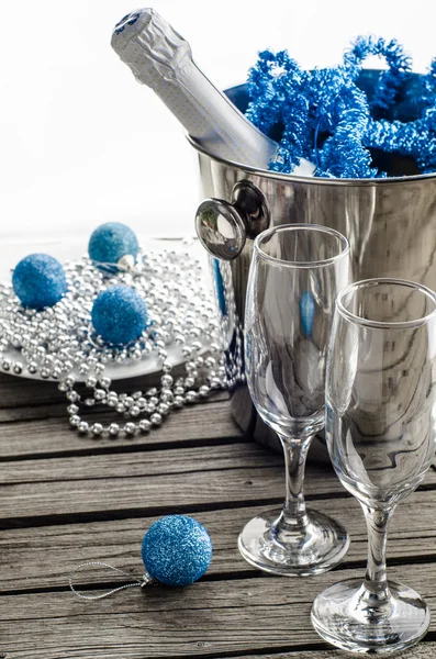 Yeni yıl şampanya ve şarap gözlük