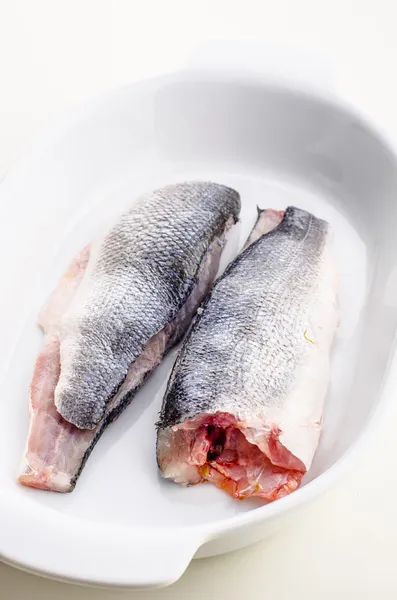 çiğ balık filetosu