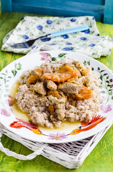 buğday lapası pişirilmiş etli