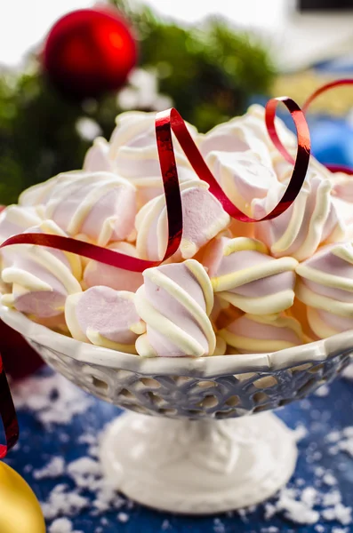 Noel tatlılar lokum新鮮なポップコーン ボウルに木製のテーブル