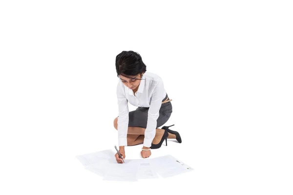 Empresaria escribiendo notas — Foto de Stock