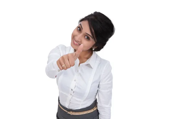 Mujer de negocios sonriente mostrando pulgares hacia arriba —  Fotos de Stock