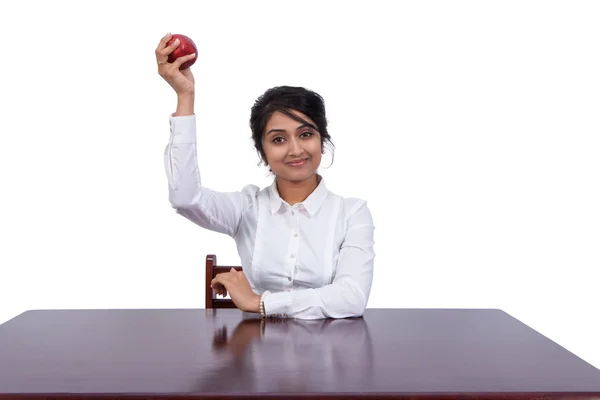 Forretningskvinde med et æble - Stock-foto
