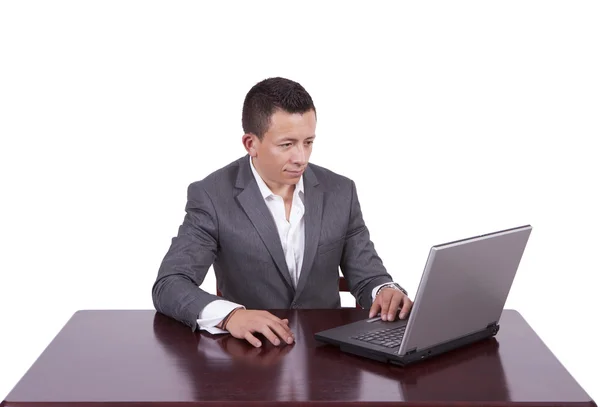 Schöner junger Geschäftsmann mit Laptop lizenzfreie Stockfotos