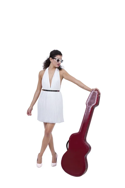 Female wearing sunglasses posing with guitar — Stock Photo, Image