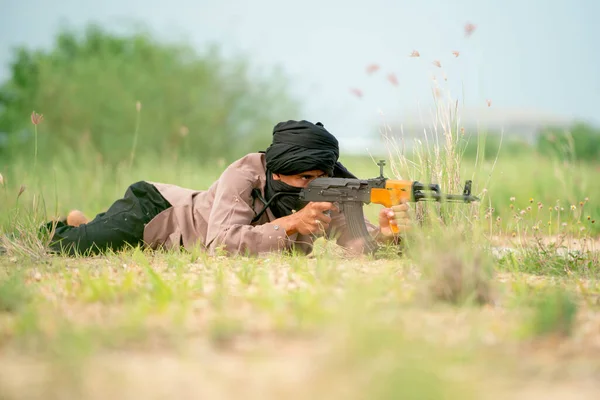 Terrorist Veil Lie Ground Point Gun Enemy Grass Field Day — Zdjęcie stockowe