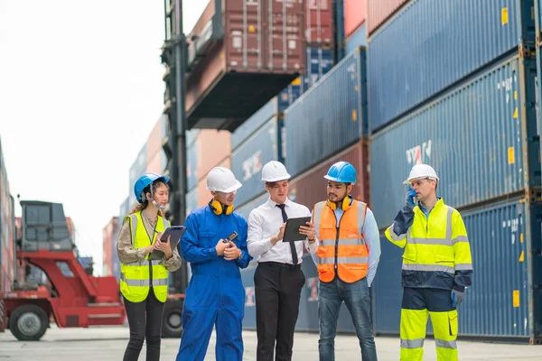 Group Professional Engineer Worker Technician Walk Discuss Together Work Cargo — Stock Fotó