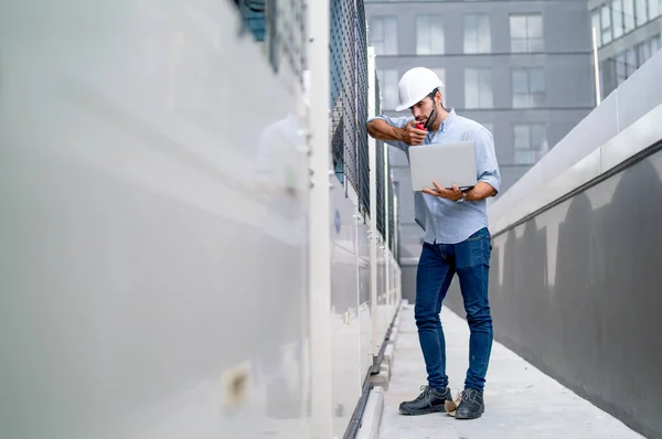 Wide Shot Caucasian Engineer Technician Worker Use Laptop Work Way — стокове фото