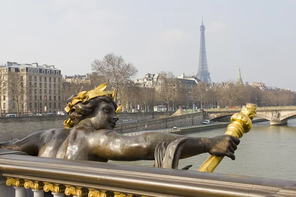 Eiffel-torony, alexandre iii hídról — Stock Fotó