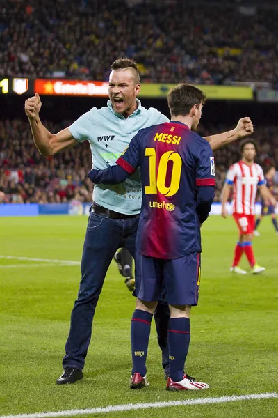 Partidario espontáneo y Lionel Messi — Foto de Stock