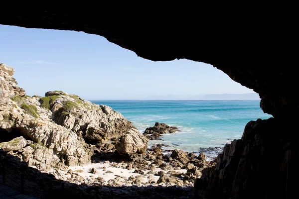 Cueva y playa, Sudáfrica — Foto de Stock