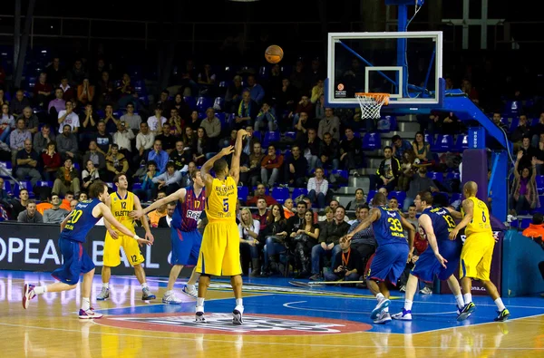 Basketballspiel Barcelona gegen Makkabi — Stockfoto