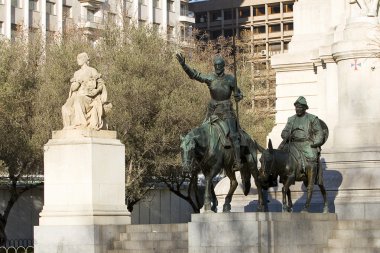 Don Kişot ve sancho panza heykeli