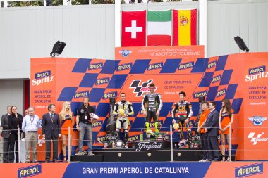 2 moto gp Catalunya yarıştan sonra podyum