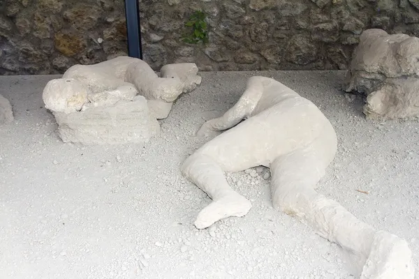 Plaster casts of two victims in Pompeii — стокове фото