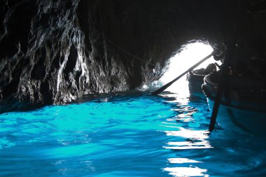 Mavi Mağara, capri