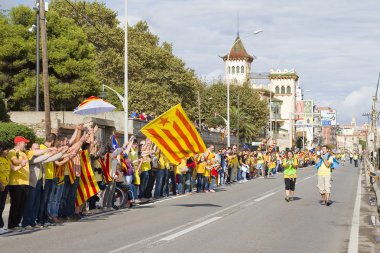 Katalanlar 400 km bağımsızlık insan zinciri yaptı