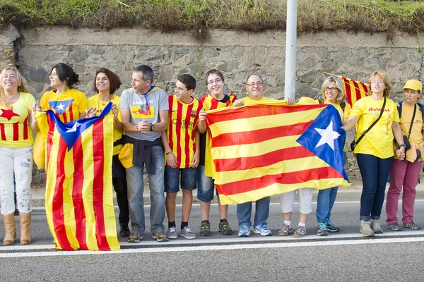 Catalanen gemaakt een menselijke keten van 400 km onafhankelijkheid — Stockfoto