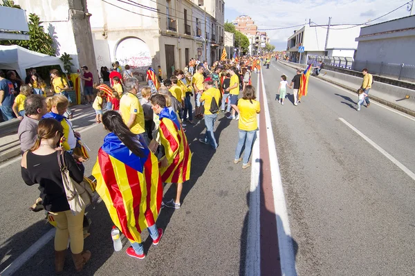 Catalans made a 400 km independence human chain — Stock Photo, Image