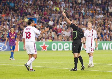 Hakem sarı kart veren