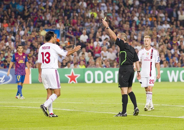 Hakem sarı kart veren