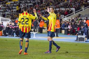 Katalan oyuncu gol kutluyor