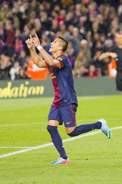 alexis bir gol kutluyor