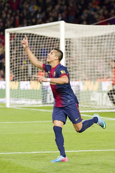 alexis bir gol kutluyor