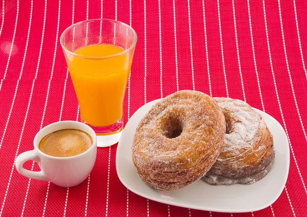 Cronut, cofee en sinaasappelsap — Stockfoto