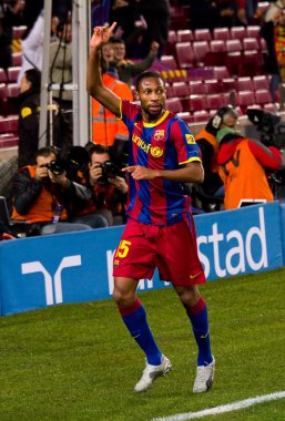 bir gol kutluyor seydou keita