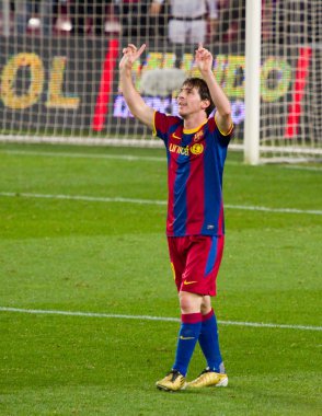Messi gol kutluyor