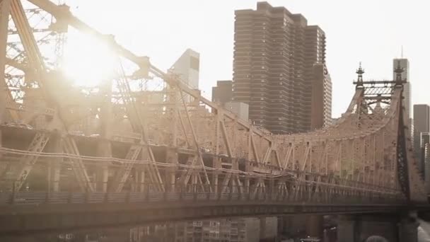 Γέφυρα στο ηλιοβασίλεμα αεροφωτογραφία — Αρχείο Βίντεο