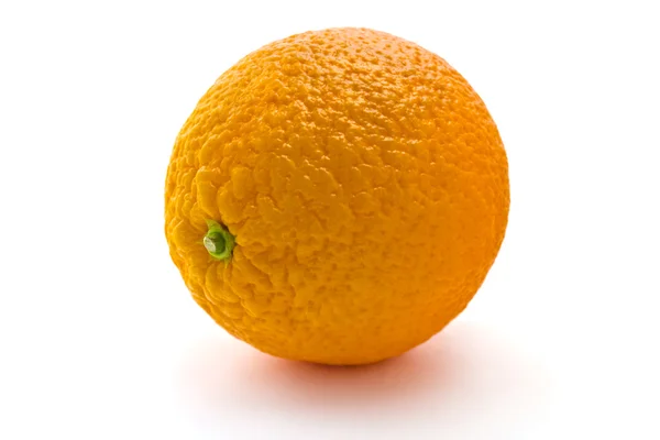 Соковиті апельсини на білому фоні — стокове фото